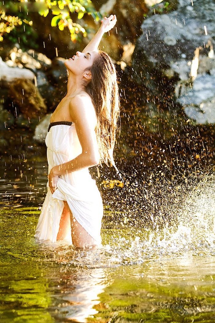 Marie Avgeropoulos in Dodoma